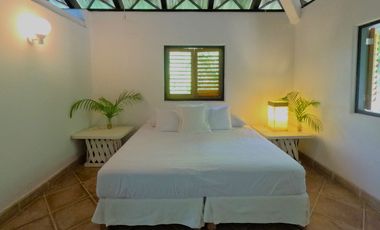 VILLA EN RENTA A PIE DE PLAYA Y RODEADO DE NATURALEZA
