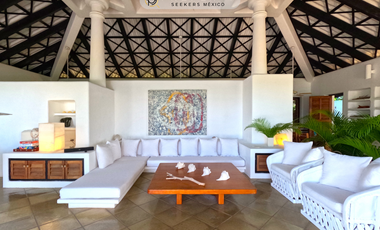 VILLA EN RENTA A PIE DE PLAYA Y RODEADO DE NATURALEZA