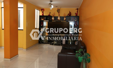 Casa en Venta con Locales Comerciales en Santa Anita