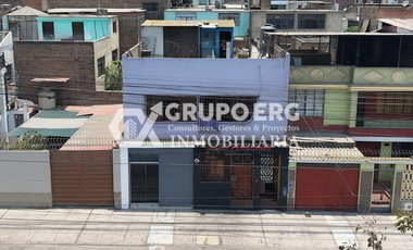 Casa en Venta con Locales Comerciales en Santa Anita