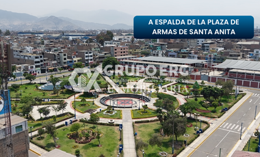 Casa en Venta con Locales Comerciales en Santa Anita