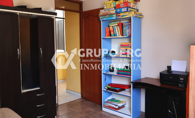 Casa en Venta con Locales Comerciales en Santa Anita