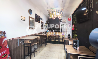 Casa en Venta con Locales Comerciales en Santa Anita