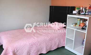 Casa en Venta con Locales Comerciales en Santa Anita