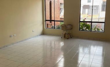 CASA EN CIUDAD JARDIN