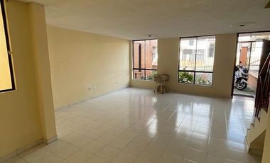 CASA EN CIUDAD JARDIN