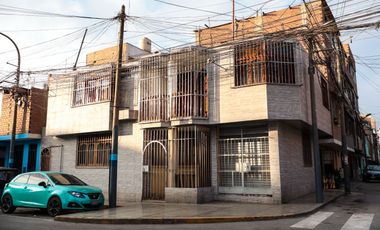 SE VENDE CASA DE 2 PISOS CON LOCAL COMERCIAL EN BOCANEGRA CALLAO