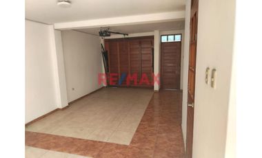 Alquilo Lindo Departamento Amoblado A 2 Cuadras De La Playa- Huanchaco Tradicional - 102M2 + Cochera -2Do Piso-S/. 1900