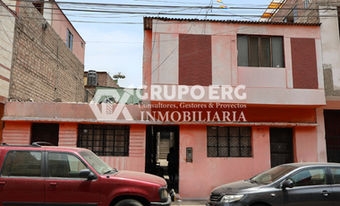 Se Vende Casa Como Terreno en Venta en Ate – 213 M2
