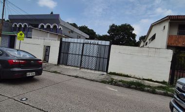 Terreno en Alquiler en Urdesa Norte, con Oficinas, 2 Baños,  Avenida Principal, Norte de Guayaquil.