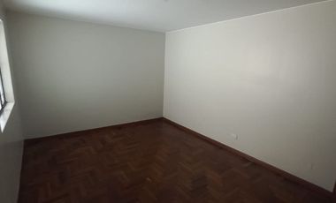 ALQUILER DE CASA 2 PISOS FRENTE PARQUE-URB.LA VIRREYNA- SURCO