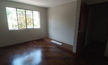 ALQUILER DE CASA 2 PISOS FRENTE PARQUE-URB.LA VIRREYNA- SURCO