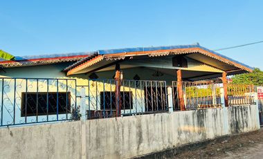 Move-in ready house on a 100-square-wa land plot, just 2 minutes from Darasamut School, Aranyaprathet.