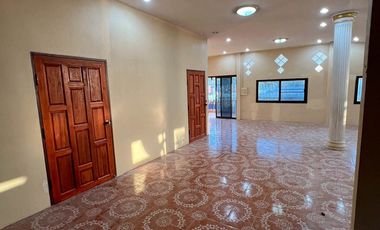 Move-in ready house on a 100-square-wa land plot, just 2 minutes from Darasamut School, Aranyaprathet.