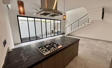 VENDO CASA DE 2 RECAMARAS DE 153 M2 CON ALBERCA PROPIA EN RESIDENCIAL ARBOLADA