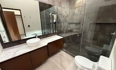 VENDO CASA DE 2 RECAMARAS DE 153 M2 CON ALBERCA PROPIA EN RESIDENCIAL ARBOLADA