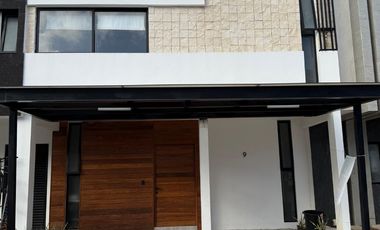 VENDO CASA DE 2 RECAMARAS DE 153 M2 CON ALBERCA PROPIA EN RESIDENCIAL ARBOLADA