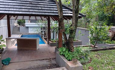 Disewakan Tahunan | Graha Taman ada Kolam Renang