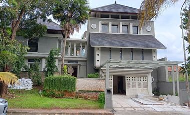 Disewakan Tahunan | Graha Taman ada Kolam Renang