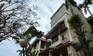 3-BR CONDO UNIT IN CORALPOINT, MACTAN WITH BEACHFRONT FOR SALE!!!!
