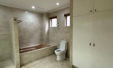 3-BR CONDO UNIT IN CORALPOINT, MACTAN WITH BEACHFRONT FOR SALE!!!!