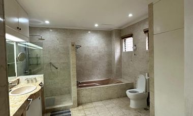 3-BR CONDO UNIT IN CORALPOINT, MACTAN WITH BEACHFRONT FOR SALE!!!!