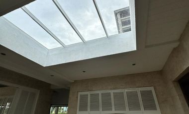 3-BR CONDO UNIT IN CORALPOINT, MACTAN WITH BEACHFRONT FOR SALE!!!!