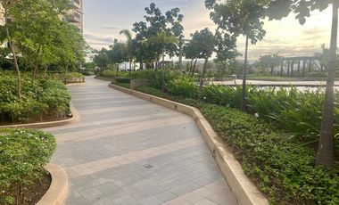 FOR SALE - 1BR FRONT SEAVIEW UNIT WITH BALCONY IN MANDANI BAY, MANDAUE CEBU. READY FOR OCCUPANCY. FURNISHED UNIT.