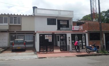 Arriendo Casa de Dos Pisos Con Terraza Metaima I