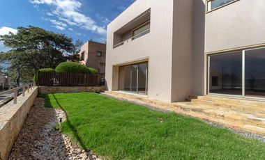 ARRIENDO CASA  ALTOS DE CHICO 1500 M2