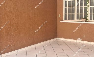 CASA EN VENTA, A UNA CUADRA DE CALZADA BENITO JUAREZ