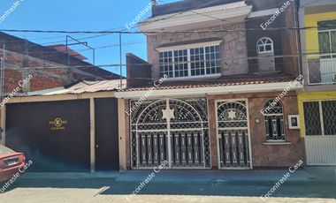 CASA EN VENTA, A UNA CUADRA DE CALZADA BENITO JUAREZ