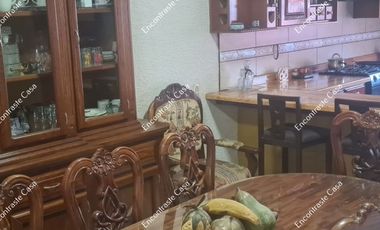 CASA EN VENTA, A UNA CUADRA DE CALZADA BENITO JUAREZ