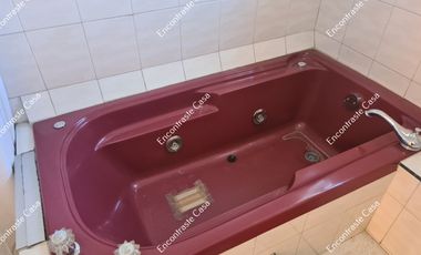 CASA EN VENTA, A UNA CUADRA DE CALZADA BENITO JUAREZ