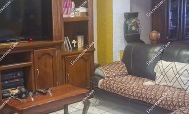 CASA EN VENTA, A UNA CUADRA DE CALZADA BENITO JUAREZ