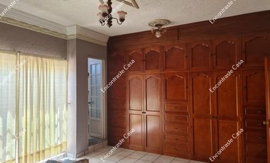 CASA EN VENTA, A UNA CUADRA DE CALZADA BENITO JUAREZ