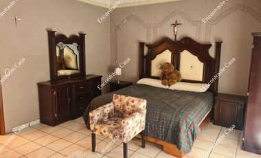 CASA EN VENTA, A UNA CUADRA DE CALZADA BENITO JUAREZ