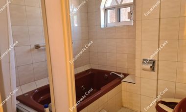 CASA EN VENTA, A UNA CUADRA DE CALZADA BENITO JUAREZ