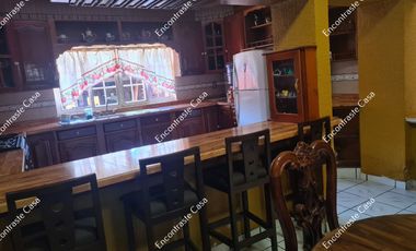 CASA EN VENTA, A UNA CUADRA DE CALZADA BENITO JUAREZ