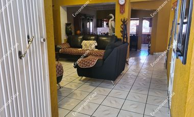 CASA EN VENTA, A UNA CUADRA DE CALZADA BENITO JUAREZ