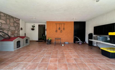 BONITA CASA EN SAN CRISTÓBAL CON MUY AMPLIO JARDIN
