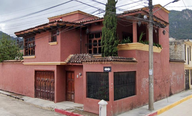 BONITA CASA EN SAN CRISTÓBAL CON MUY AMPLIO JARDIN