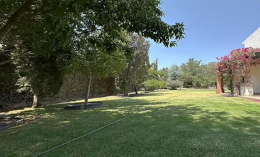 BONITA CASA EN SAN CRISTÓBAL CON MUY AMPLIO JARDIN