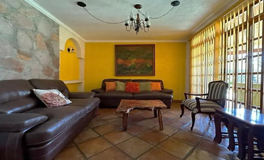 BONITA CASA EN SAN CRISTÓBAL CON MUY AMPLIO JARDIN