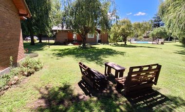 HERMOSO COMPLEJO DE CABAñAS BARRIO GOLF