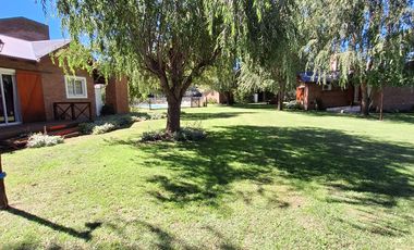 HERMOSO COMPLEJO DE CABAñAS BARRIO GOLF
