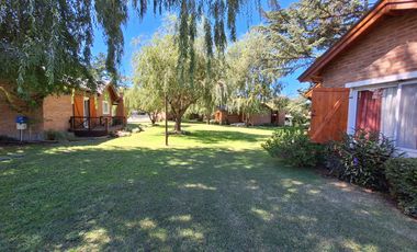 HERMOSO COMPLEJO DE CABAñAS BARRIO GOLF