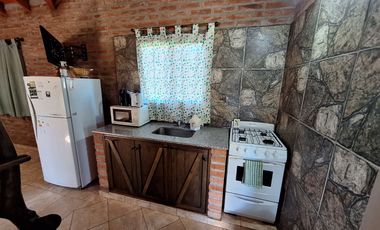 HERMOSO COMPLEJO DE CABAñAS BARRIO GOLF