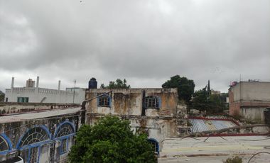Propiedad ubicada en el centro de la población, junto a comercios, excelente para negocio o cadenas de autoservicios