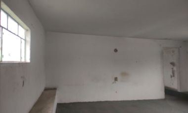 Propiedad ubicada en el centro de la población, junto a comercios, excelente para negocio o cadenas de autoservicios